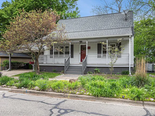 110 W South Holly Rd, Fenton, MI 48430