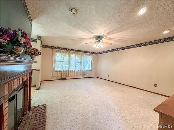 5th image of 903 Glenn Dr