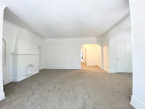4th image of 4800 N Washtenaw Ave #2