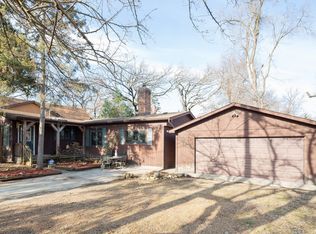 130 Circle Dr S, Island Lake, IL 60042