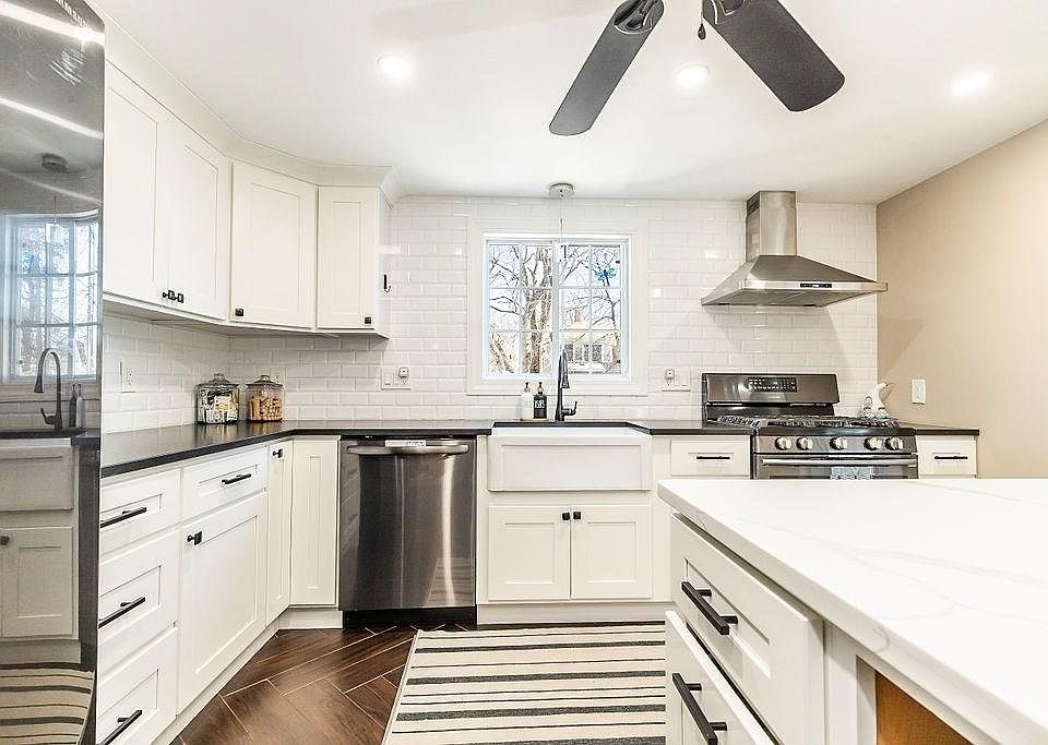 1st image of 32 Hoover Ave