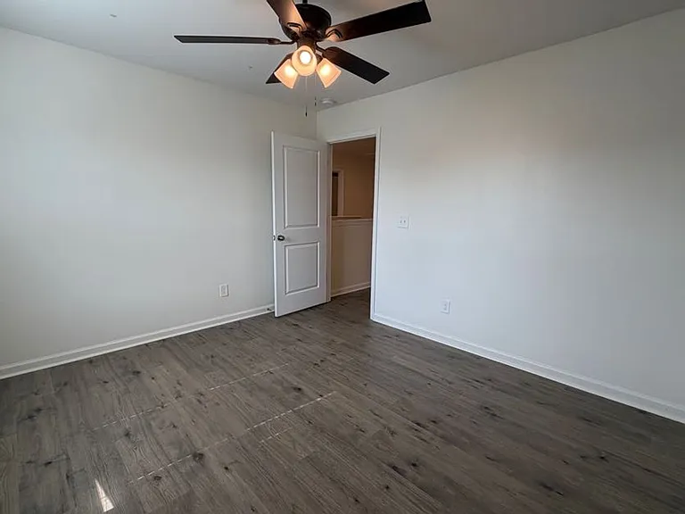 1097 Sapphire Dr — Photo 28
