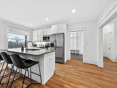 5394 Pershing Ave #1W — Photo 2