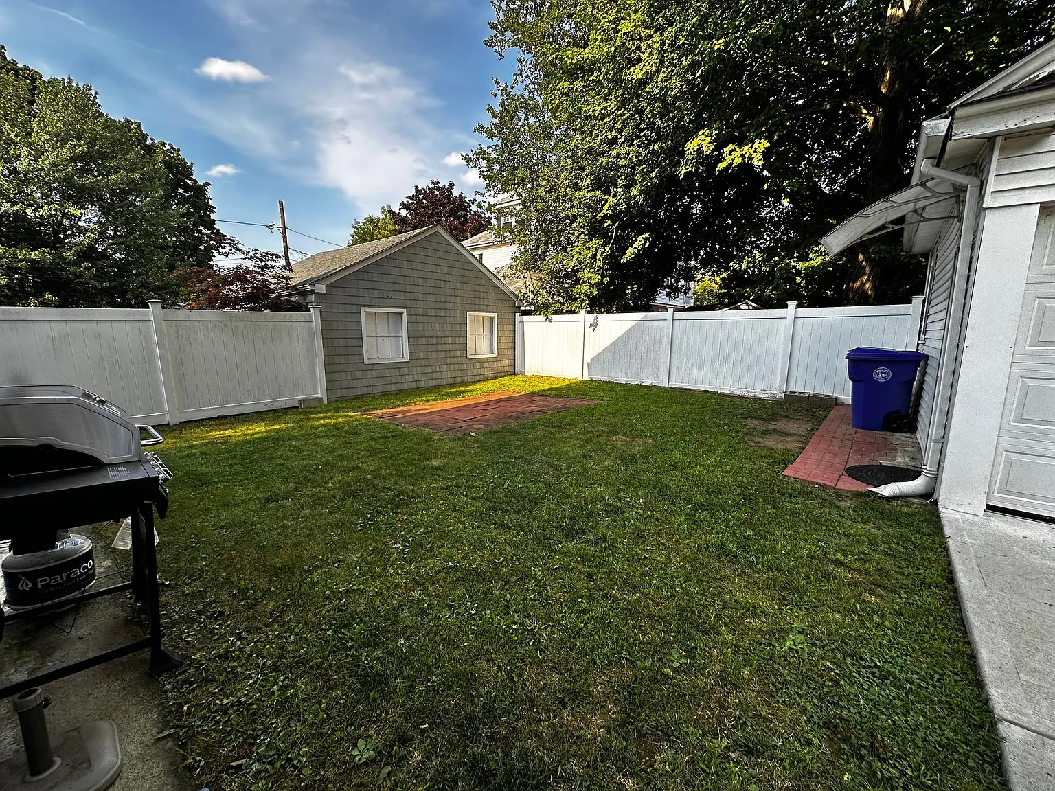 Beautiful two family home in Elmhurst — Photo 3
