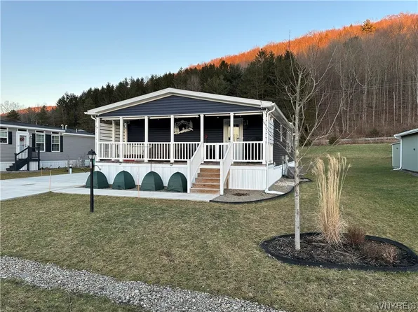 168 Valley Dr, Great Valley, NY 14741