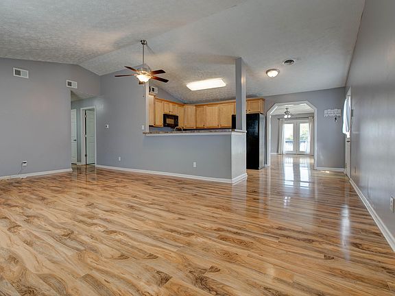 4th image of 317 Williamsburg Dr