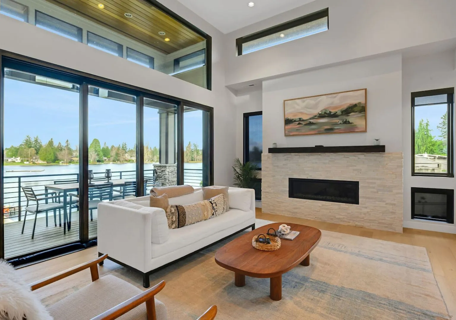 4BR 4BA Modern Lakefront Lodge - Lake Burien — Photo 4