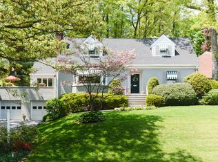 2 Cambridge Pl, Glen Rock, NJ 07452