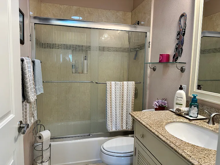 2048 N Screenland Dr — Photo 17