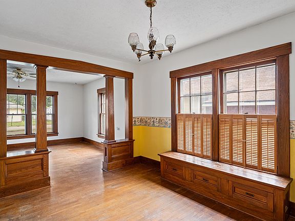 3rd image of 315 Chestnut St