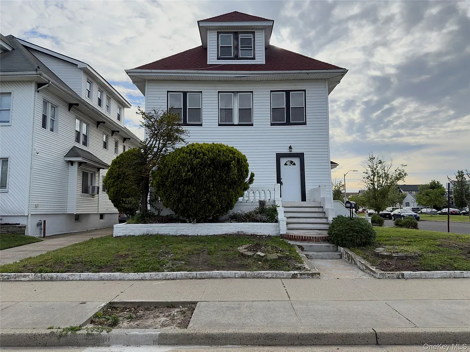 302 W Hudson St