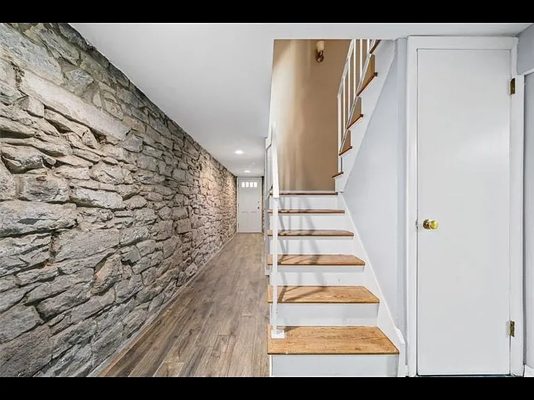 6412 Howe St #1 — Photo 33