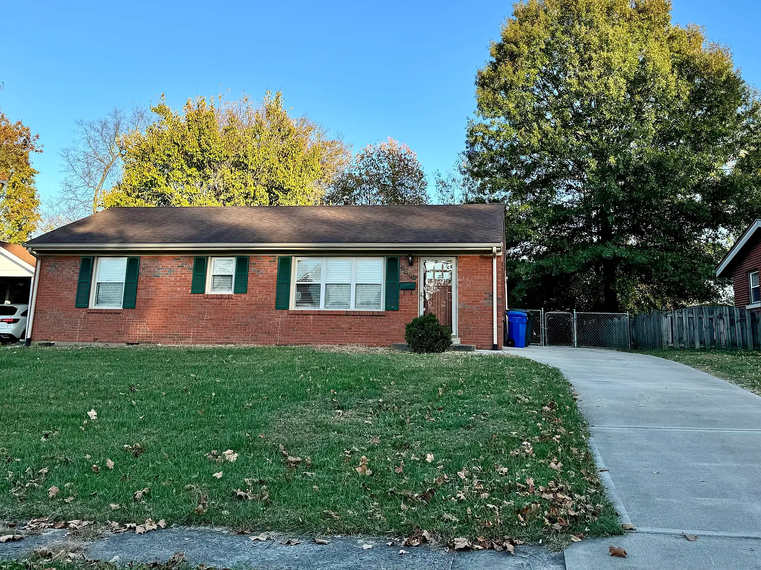 3 bed, 2.0 bath, 1050 sqft, $1,749 — Photo 2