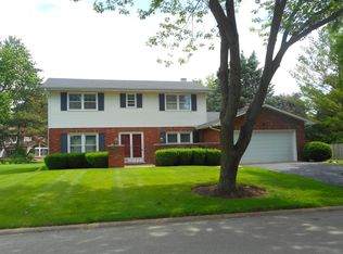 301 S Cambridge Dr, Geneva, IL 60134