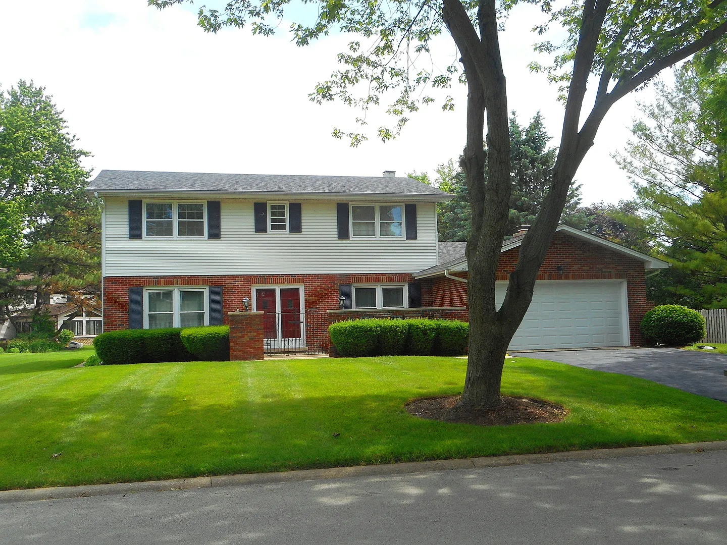 301 S Cambridge Dr photo 1