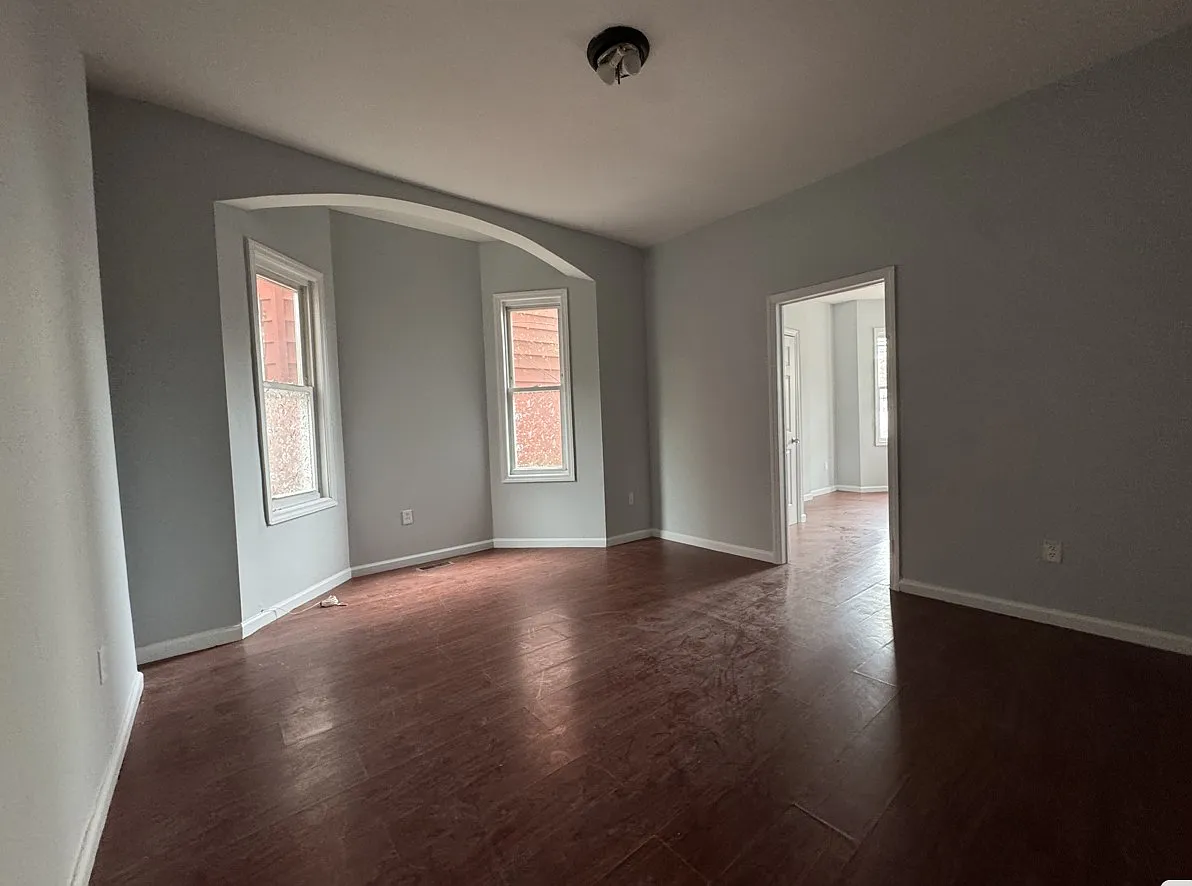 3 bed, 1000 sqft, $2,350 — Photo 3