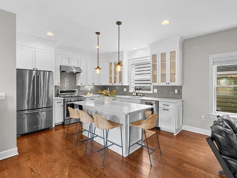 819 Irving Ave — Photo 33