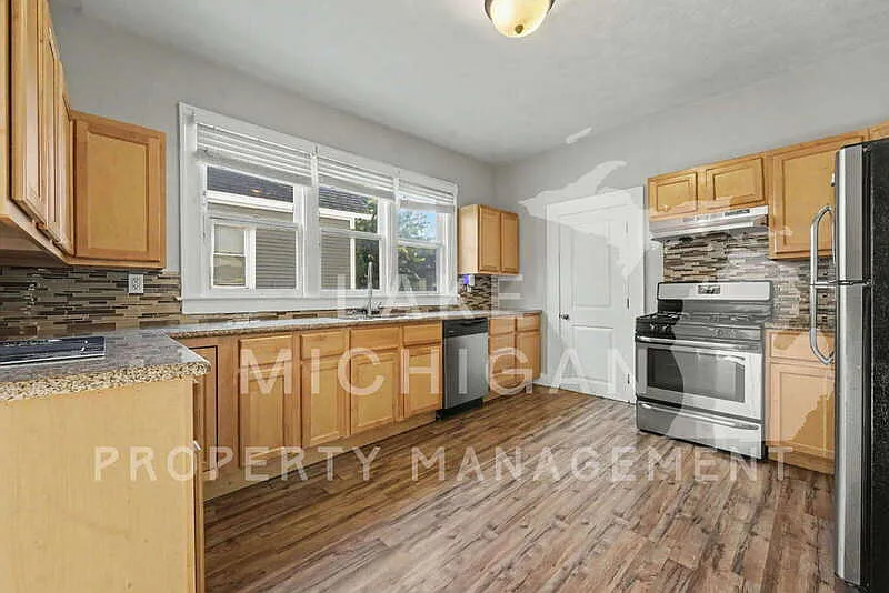 4 bed, 2.0 bath, 1760 sqft, $1,995 — Photo 4