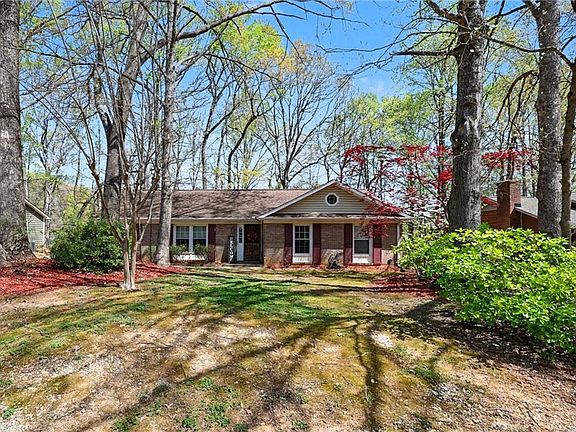 2nd image of 1121 Eagle Rd