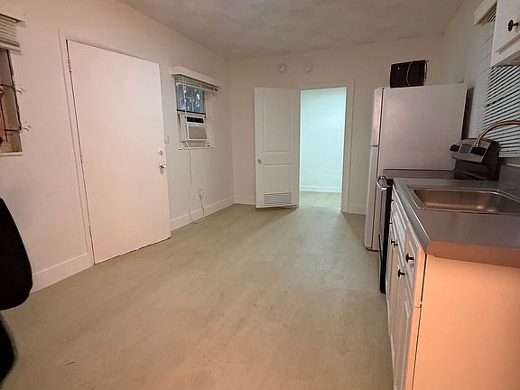 5th image of 119 NE 56th St #4