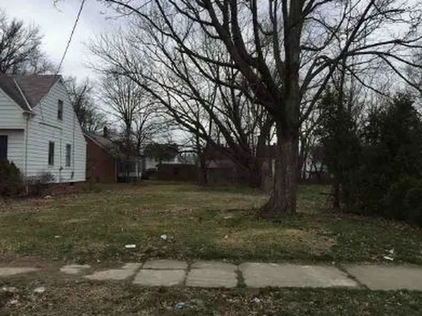 1000 Woodview Rd, Cleveland Heights, OH 44121