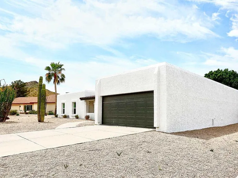 5017 E Acoma Dr — Photo 5