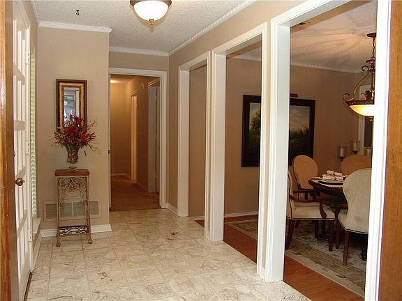 5th image of 2704 Winfield Dr