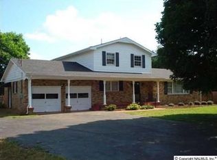 100 Plantation Dr, Meridianville, AL 35759