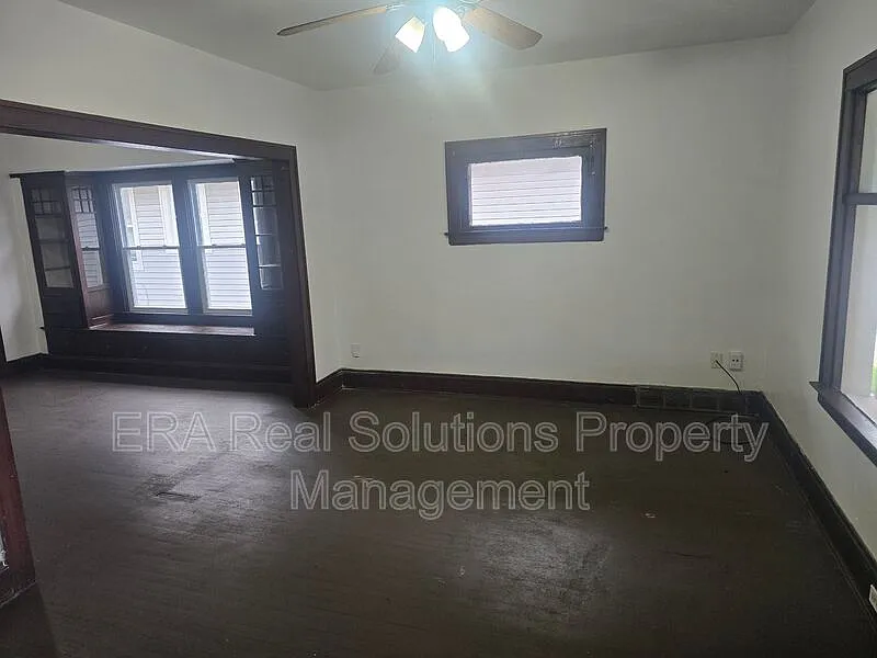 2 bed, 1.0 bath, $925 — Photo 4