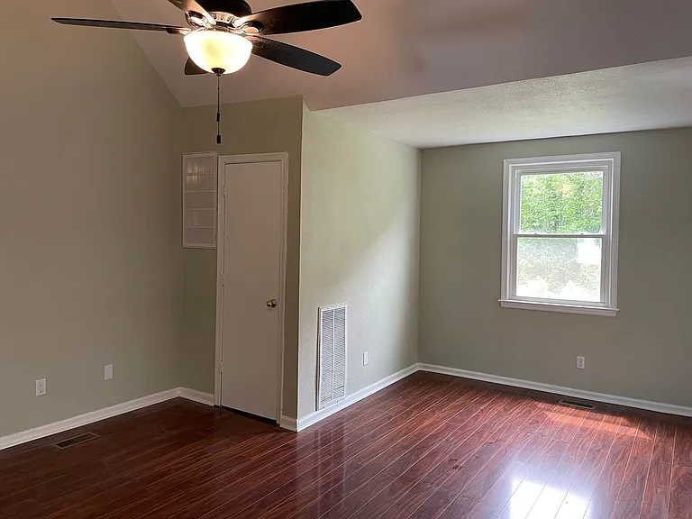 1104 Creekside Ct — Photo 6