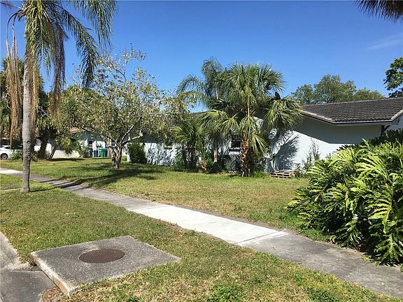3rd image of 2039 Sandpiper Dr