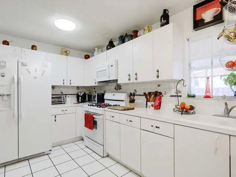 12559 SW 144th Ter — Photo 8
