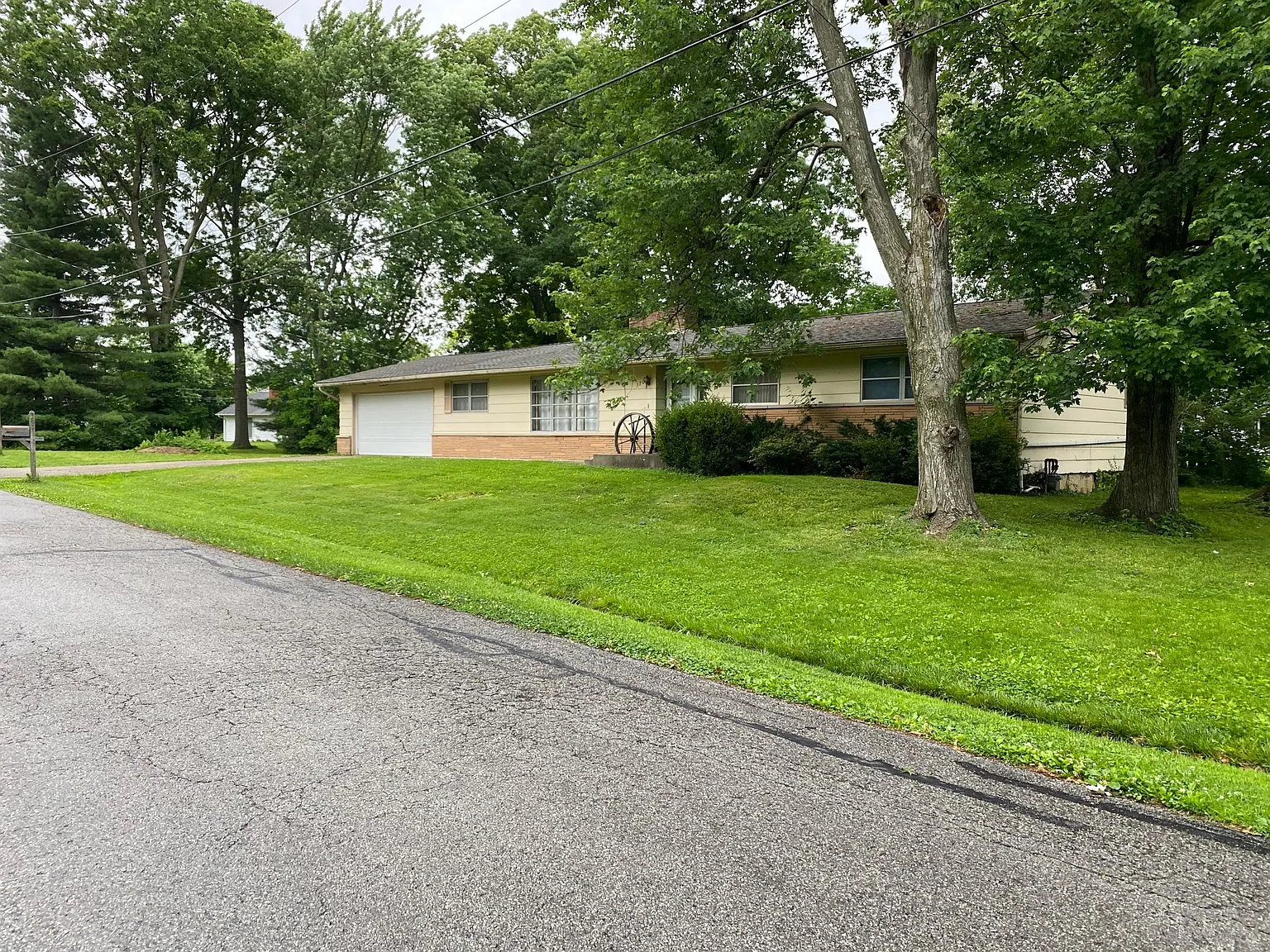 370 Hickory Ln photo 1