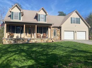 11598 Red Lick Rd, Irvine, KY 40336
