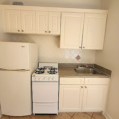 5th image of 206 W 106th St APT 52