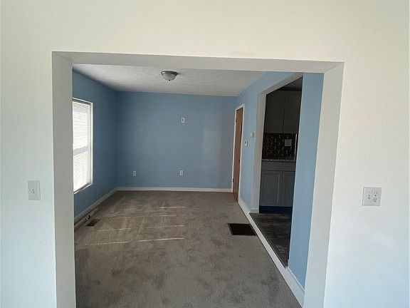 3rd image of 629 Earl Ave