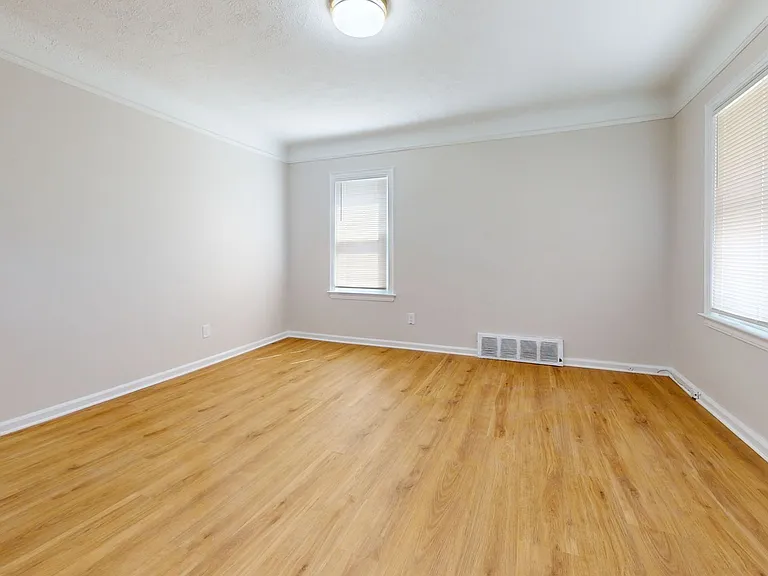 21456 Syracuse Ave — Photo 6