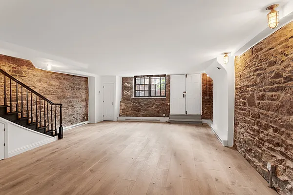 Rented by Compass | media 27