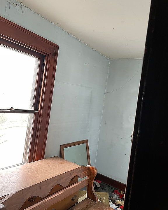 1st image of 1124 W 2nd St