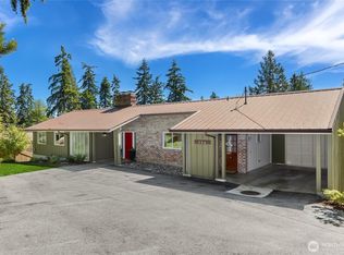 398 Ferncliff Ave NE, Bainbridge Island, WA 98110