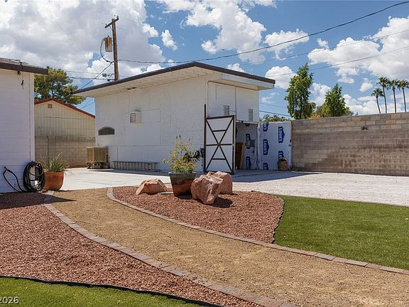 5th image of 4945 Stacey Ave