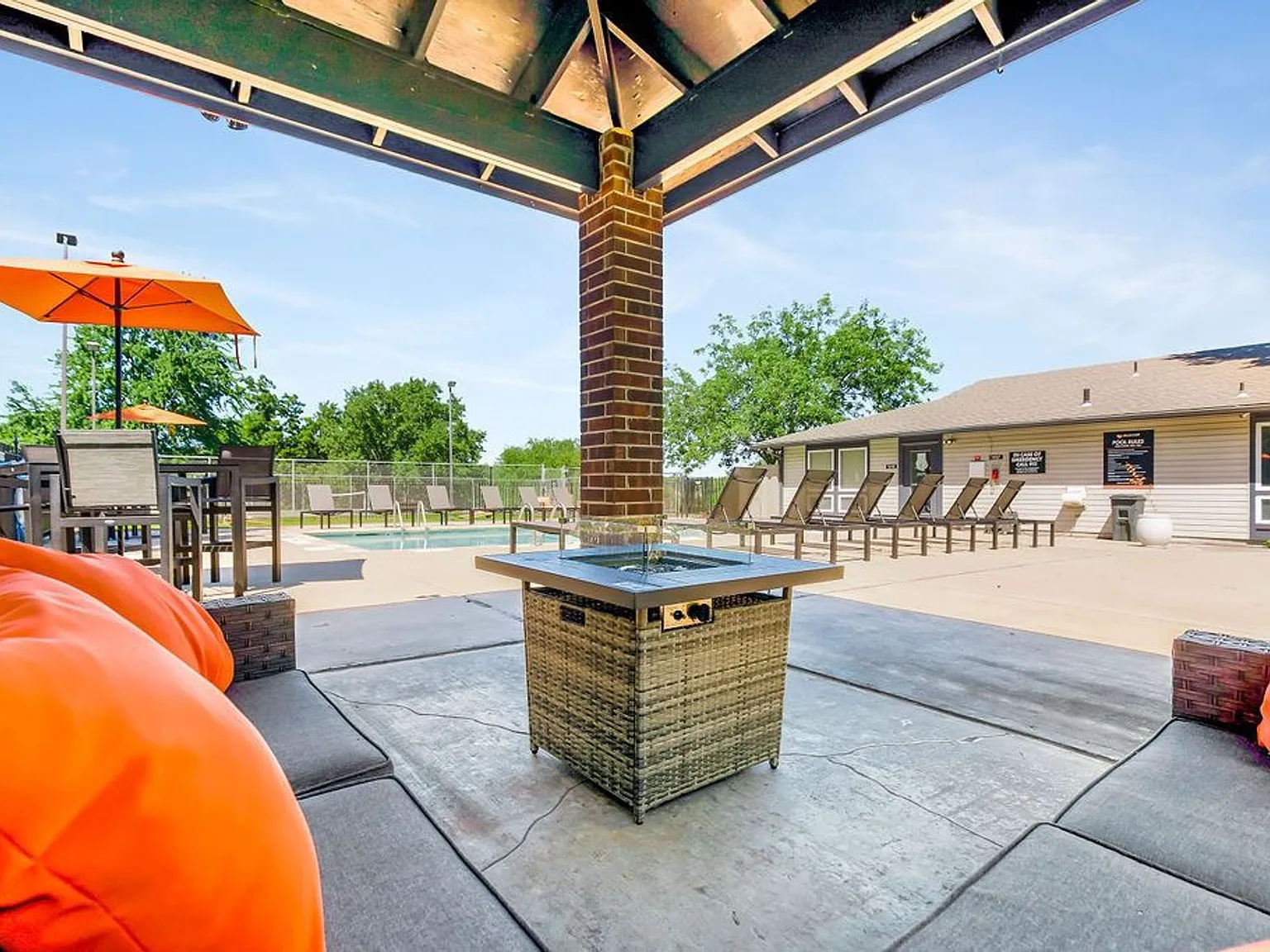 Falcon Point Apartments — Photo 3