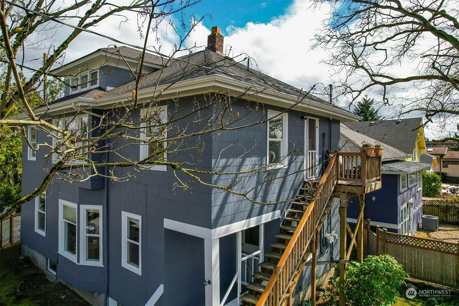4757 Thackeray Place NE photo 1