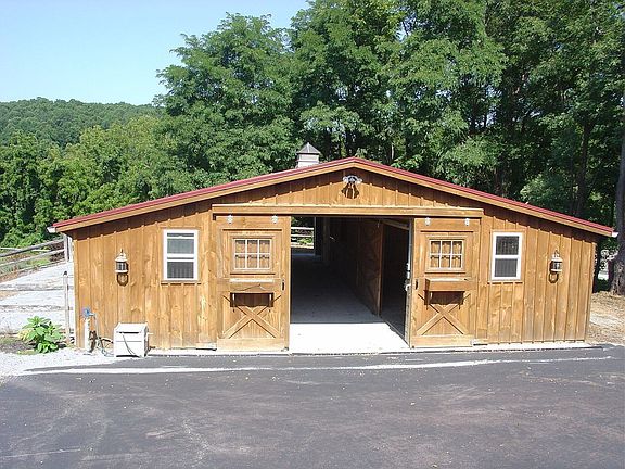 4 stall horse barn