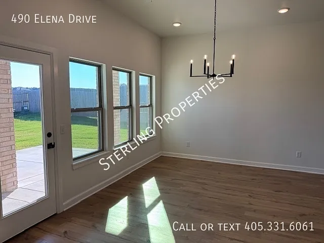 490 Elena Dr — Photo 9