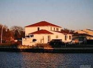 42 Laura Lee Dr, Center Moriches, NY 11934
