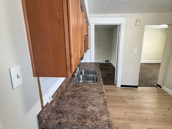 5th image of 13113 Benwood Ave