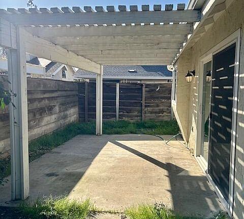3rd image of 1339 E Castlecrest Avenue