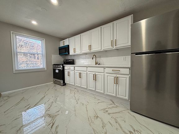 2nd image of 210 Burwell St #6