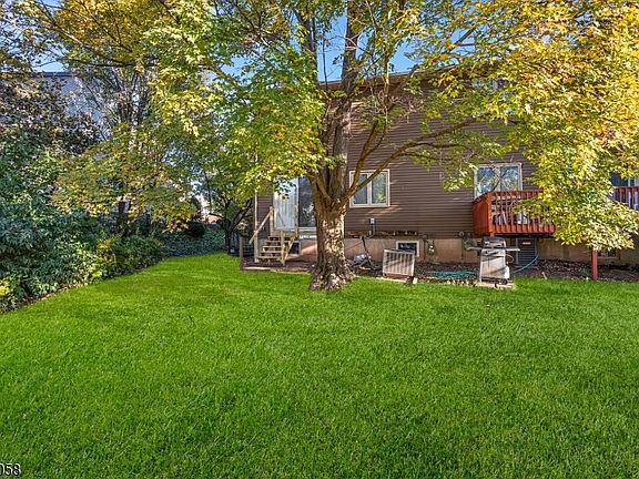 3rd image of 21 Sherwood Ct